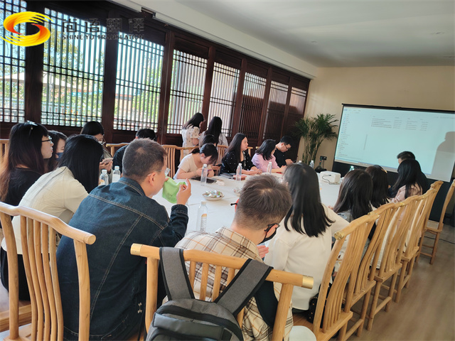 8c48a1ef107829a8927336f8d4007079.jpg 會(huì)議_副本.jpg